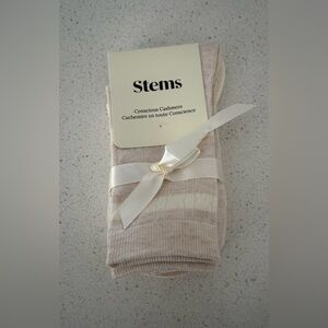 ✨NWT✨Stems: Women’s 2 Pack Conscious Cashmere Socks